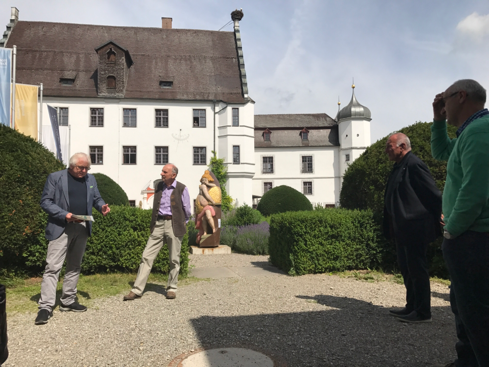 Herr Walter Wörtz, Leiter des Bayerischen Bienenmuseums spricht