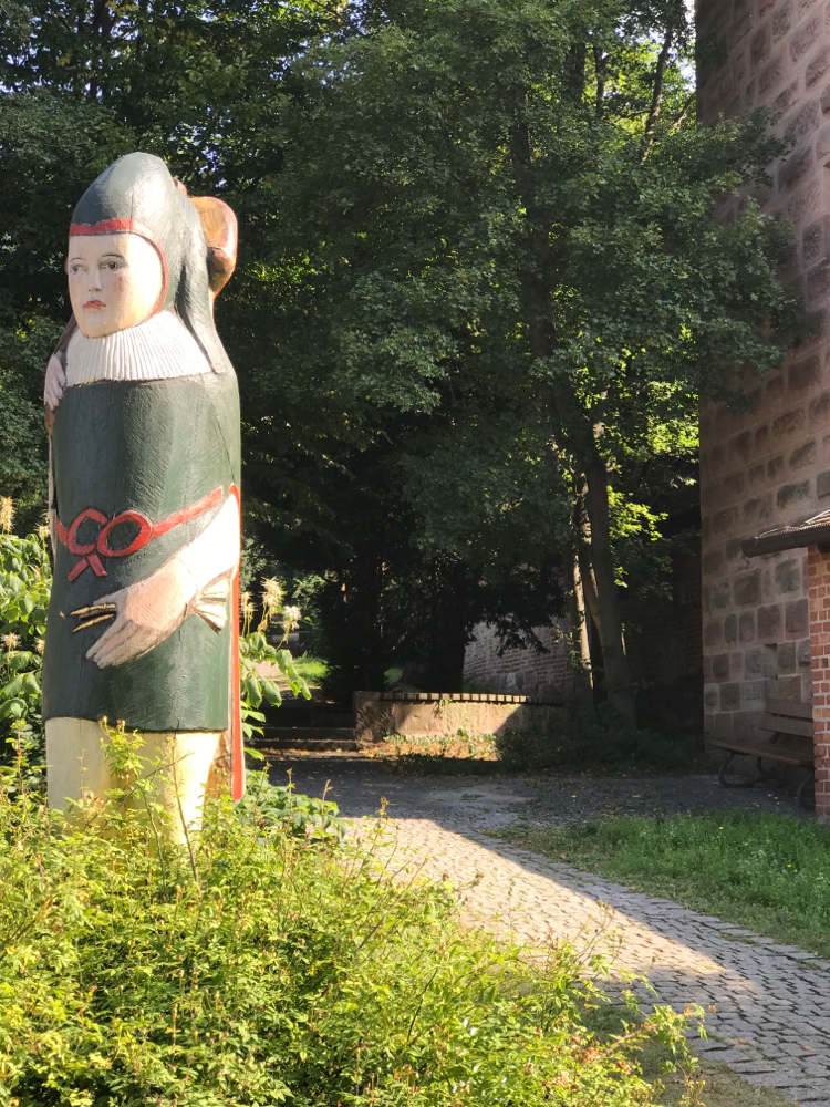 Burgzeidler mit Bienenvolk im Bauch