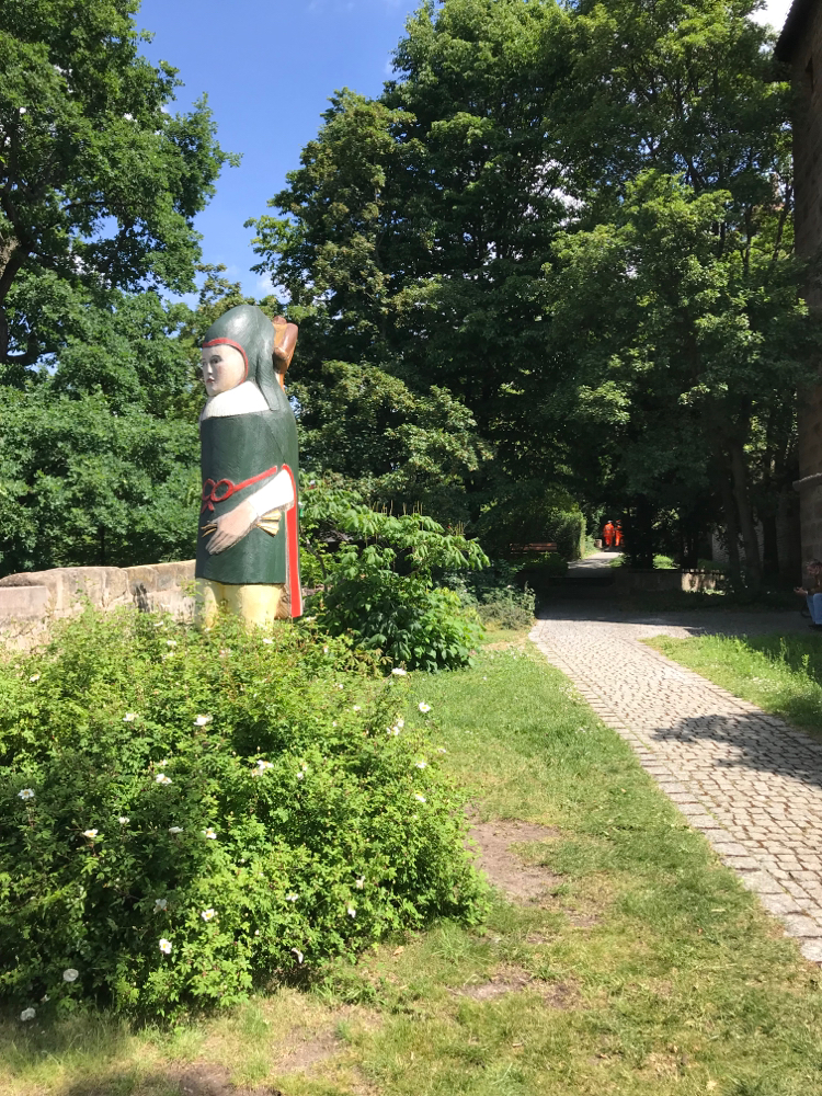 ‚Auf der Mauer auf der Lauer‘ der Nürnberger Zeidler und sein Bienenvolk