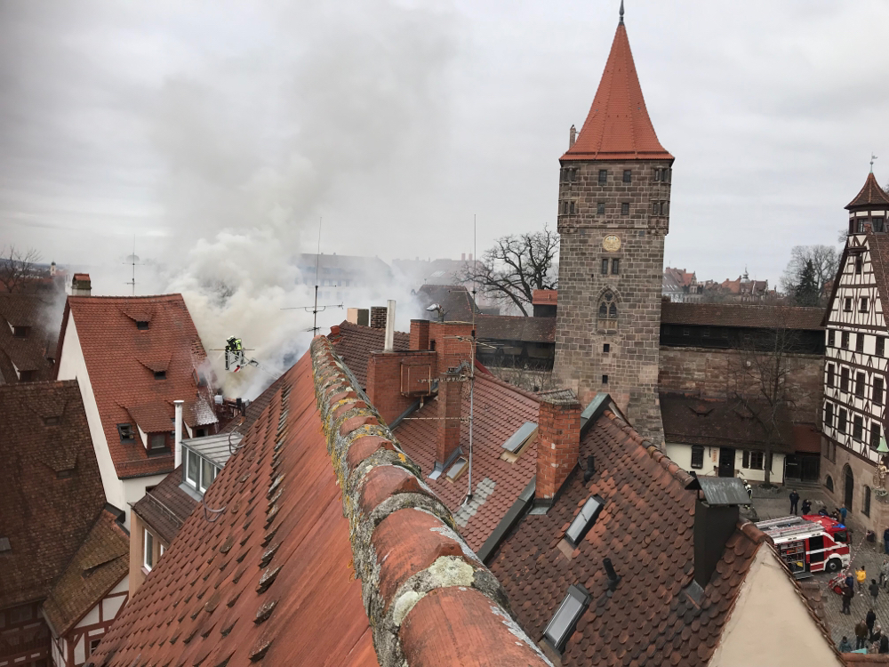 Vom Gutzloch: Brand direkt neben dem Albrecht-Dürer-Haus