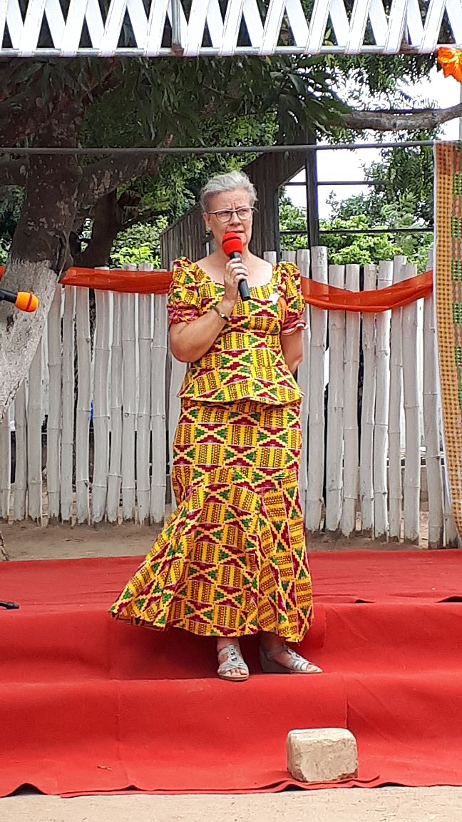 Regina eröffnet die Graduation Ceremony (4.8.2018)