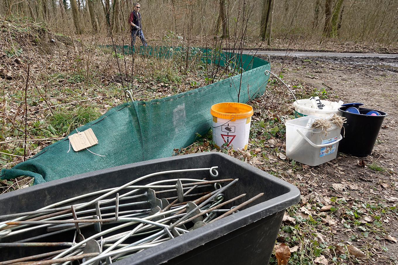 Material für den Zaunaufbau.