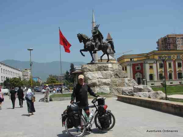 Tirana, capitale d'un superbe pays ... l'Albanie