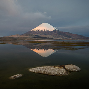 Amazing Vulcan Parinacota, Putre, Parque Lauca in Last Light, Altiplano, Andes, Chile, South America