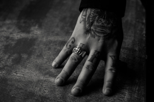 Hand- und Finger Tattoos
