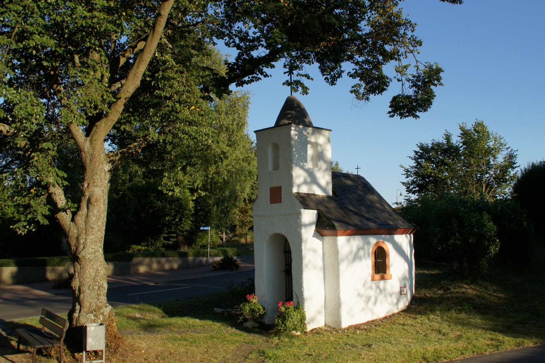 Kapelle am Ortseingang