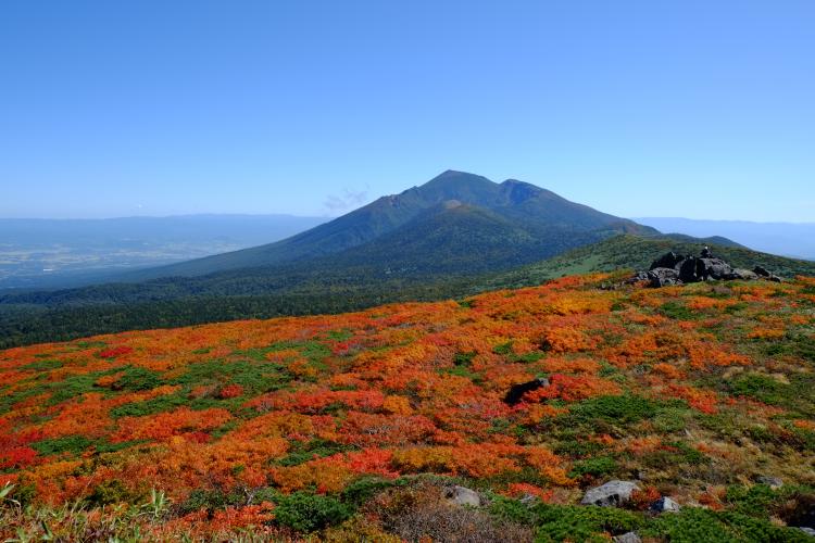 美しい紅葉の山として知られる三ツ石山