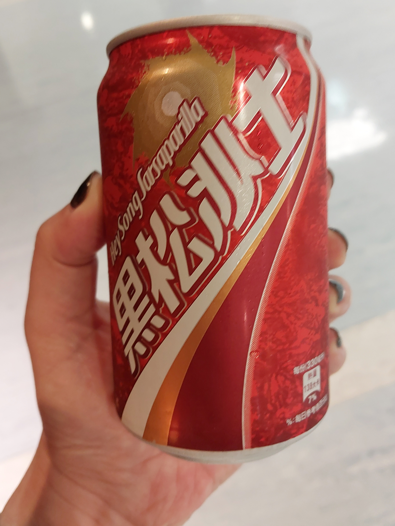 また色々すっ飛ばしてますが帰ります。松山空港で小銭消費の為に買った黒松沙士っていう台湾のコーラ。サロンパスの味がしますね。すごいクセの強いドクターペッパーです。