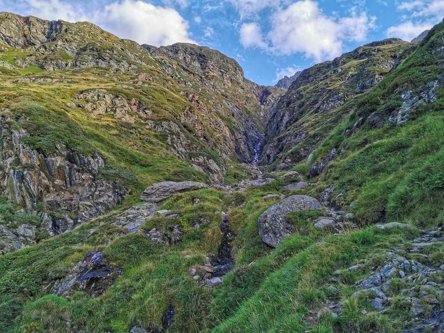 Steinige Hänge unterhalb der Magdeburger Hütte