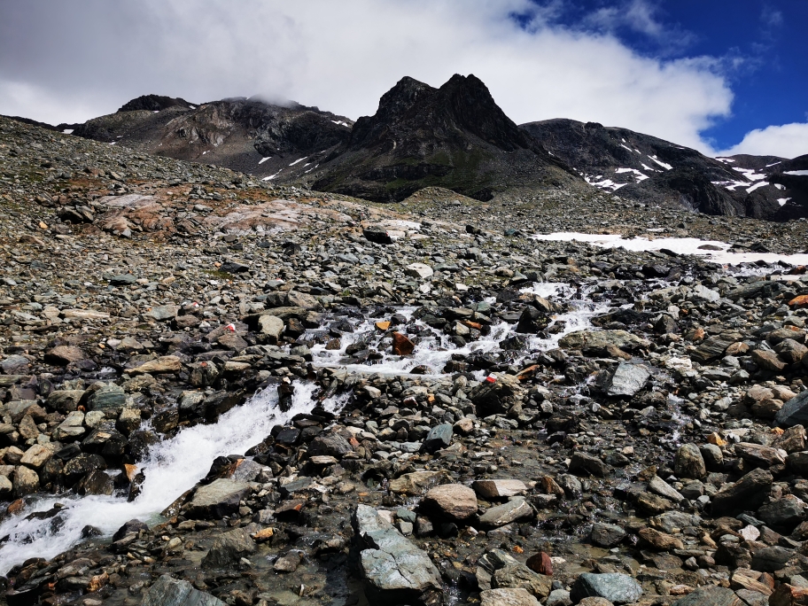 Aufstieg Richtung 3.024m hohe Seewandspitze (Bildmitte)