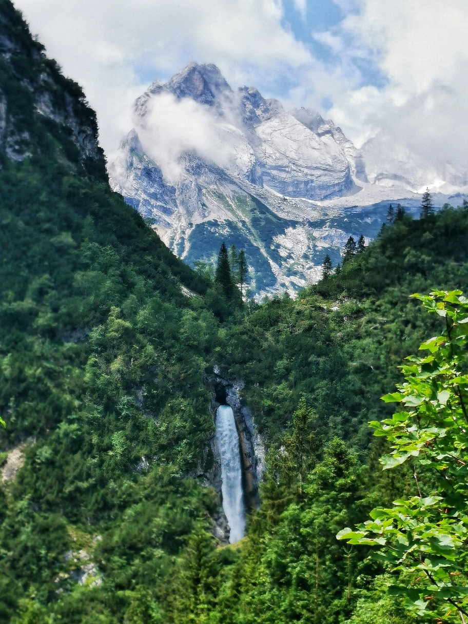 Schöner Wasserfall kurz vor der Hütte