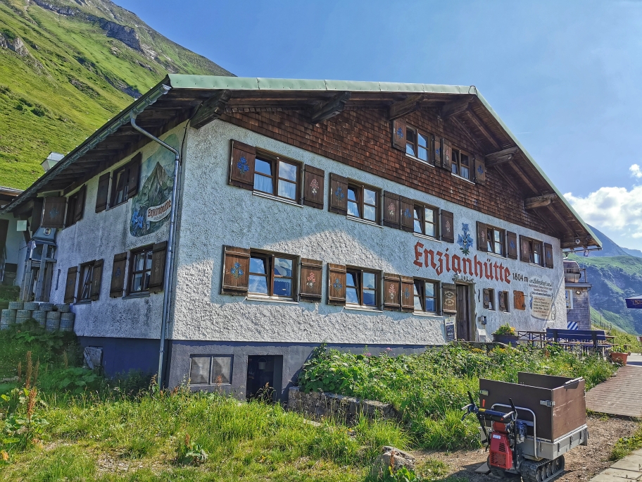Die schöne Enzianhütte