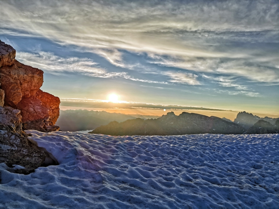 Die Sonne steht beim Abstieg mittlerweile schon recht hoch am Himmel