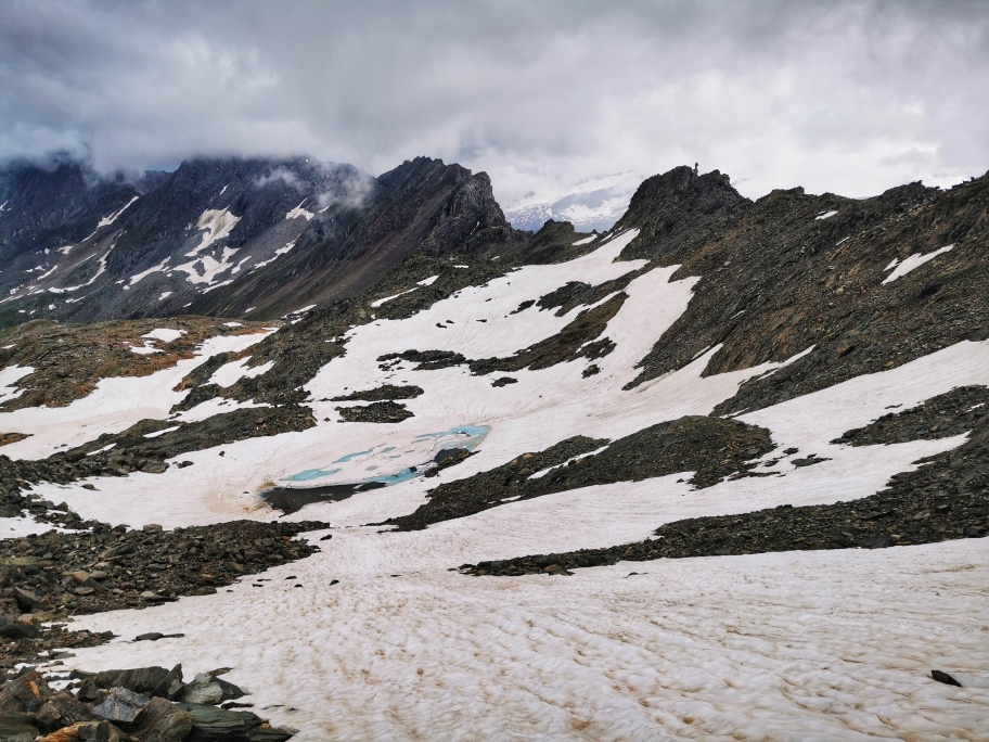 Abstieg von der Weißspitze, die Wolken werden dunkler