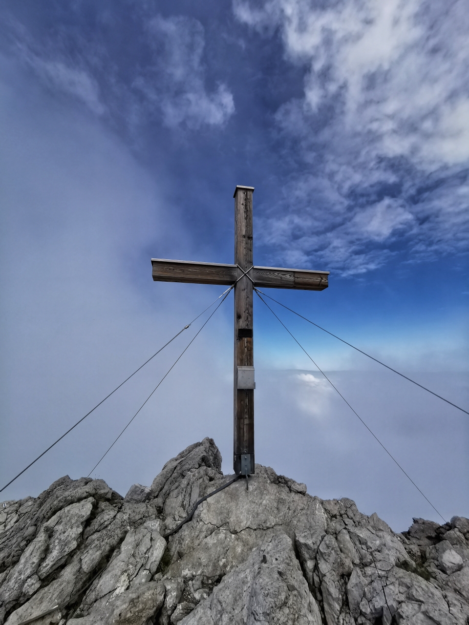 Das schöne Gipfelkreuz am Widderstein 2.533m