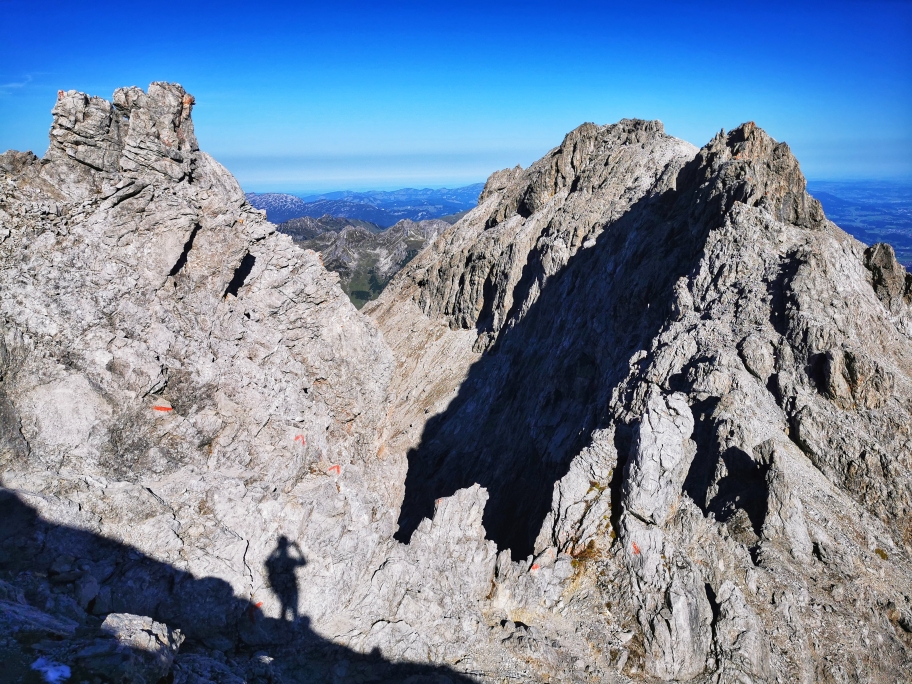 Der Heilbronner Weg zwischen Steinschartenkopf und Bockkarkopf