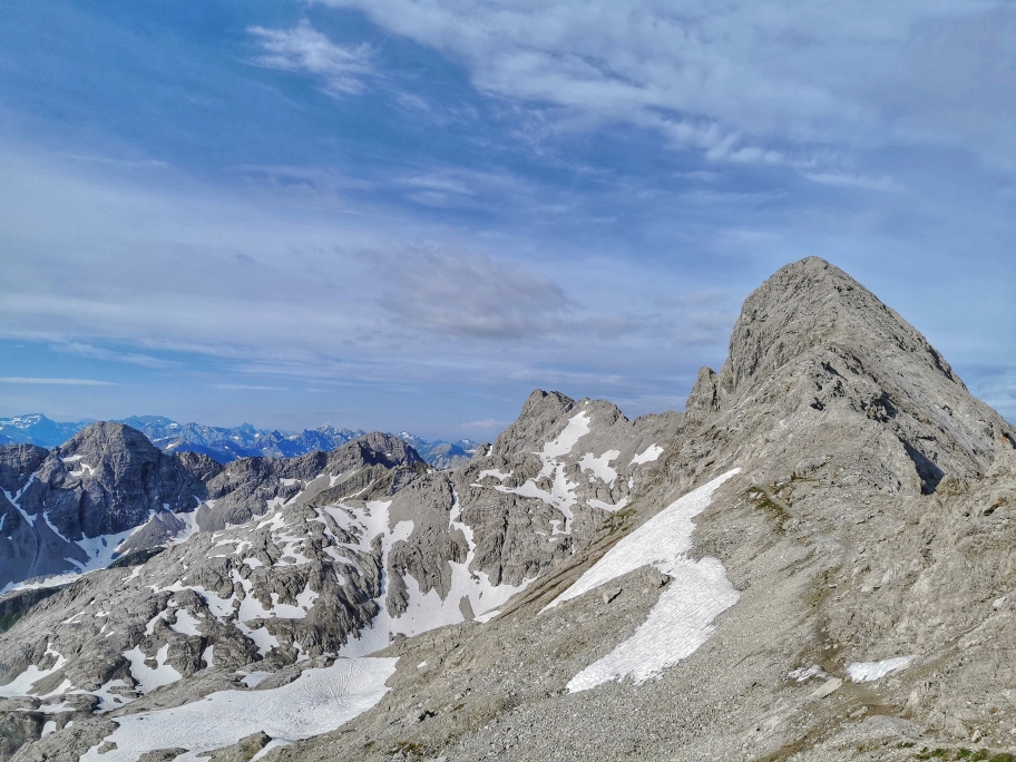 Fast der gesamte Heilbronner im Blick, vom Bockkarkopf (rechts) bis zum Hohen Licht (ganz links)