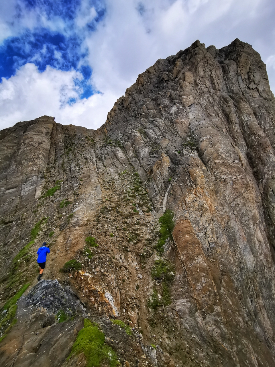 Steiler Gipfelaufschwung an der Roten Säule 2.820m