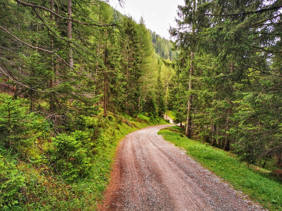 Die Fahrstraße ins Tal