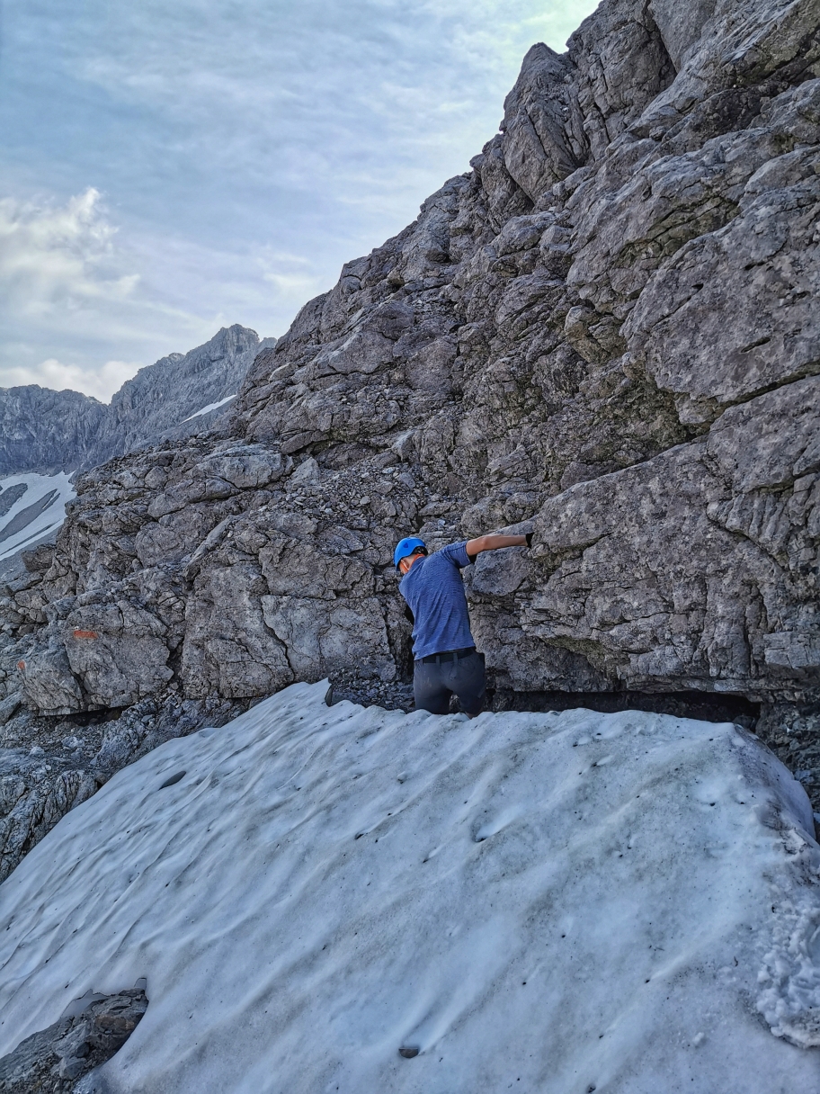 Schneereste versperren uns etwas den Weg