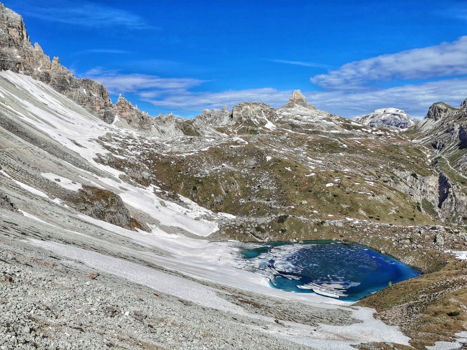 Kristallklare See beim Übergang zur Dreizinnenhütte