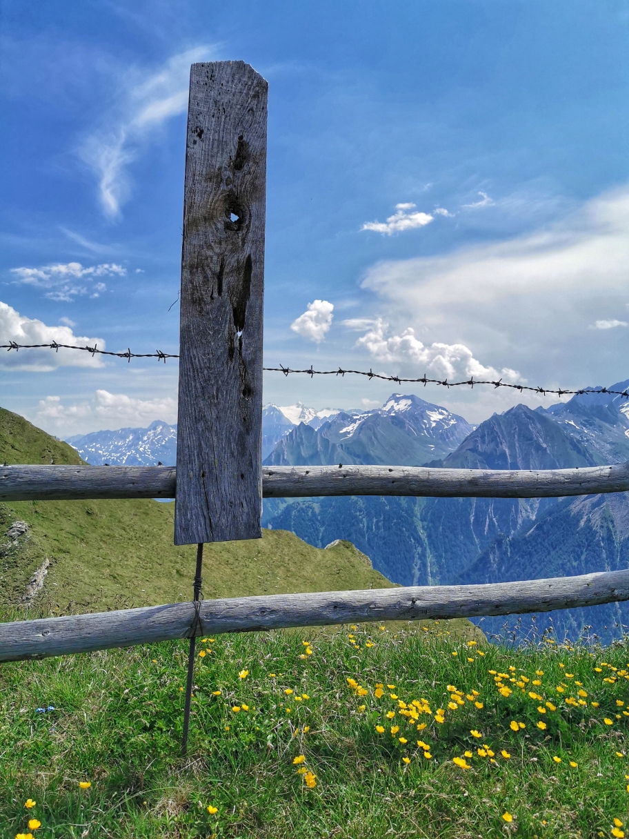 Am Gipfel der Riedspitze, ein Gipfelkreuz muss man hier selbst mitbringen