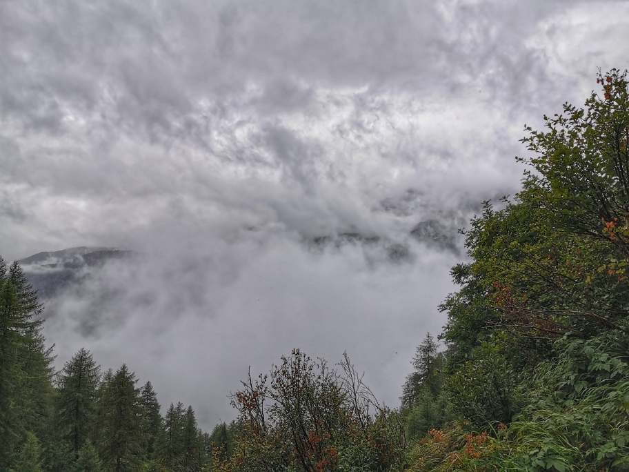 Die Wolkendecke reißt zwischendurch immer wieder mal kurz auf