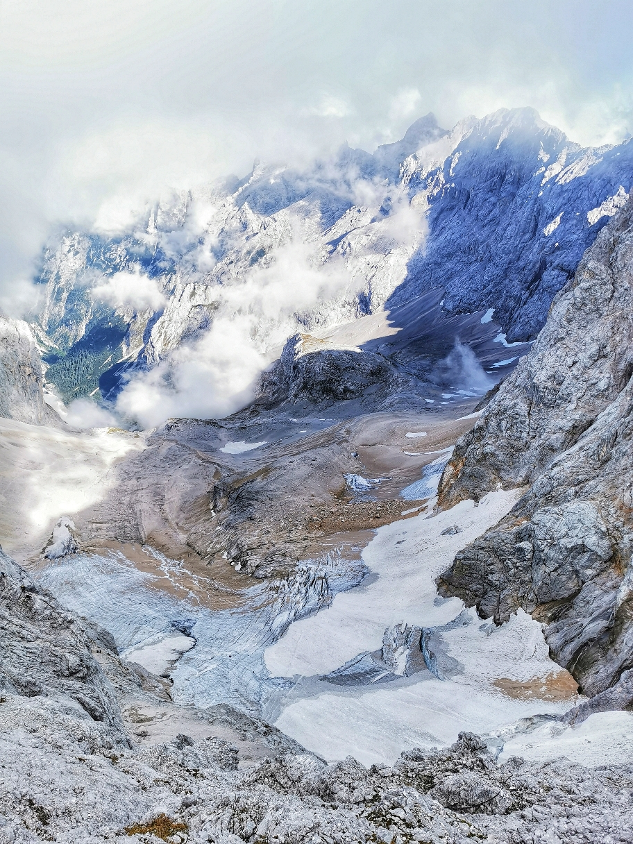 400m unter uns liegt der Gletscher