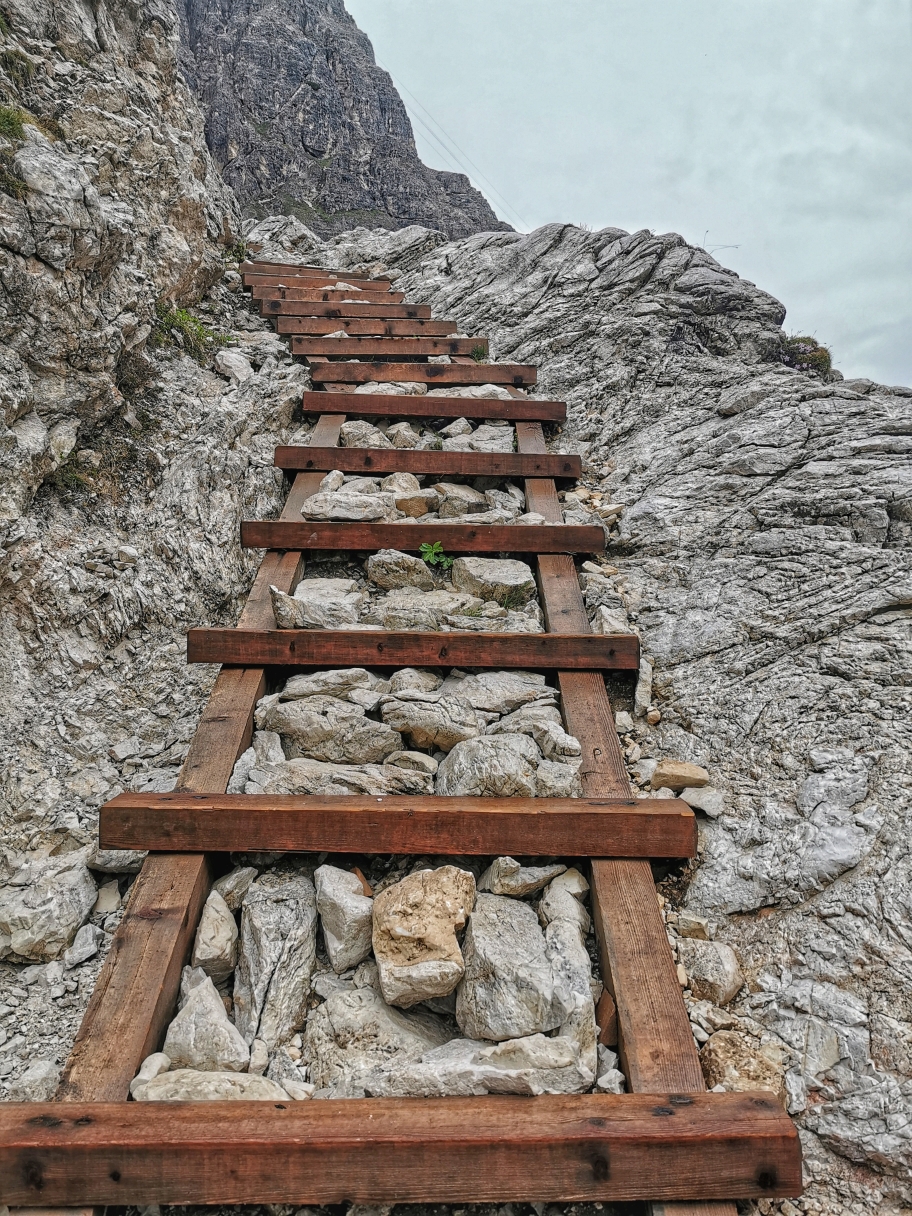 Kurz vor der Hütte geht's wie auf einer Treppe hinauf