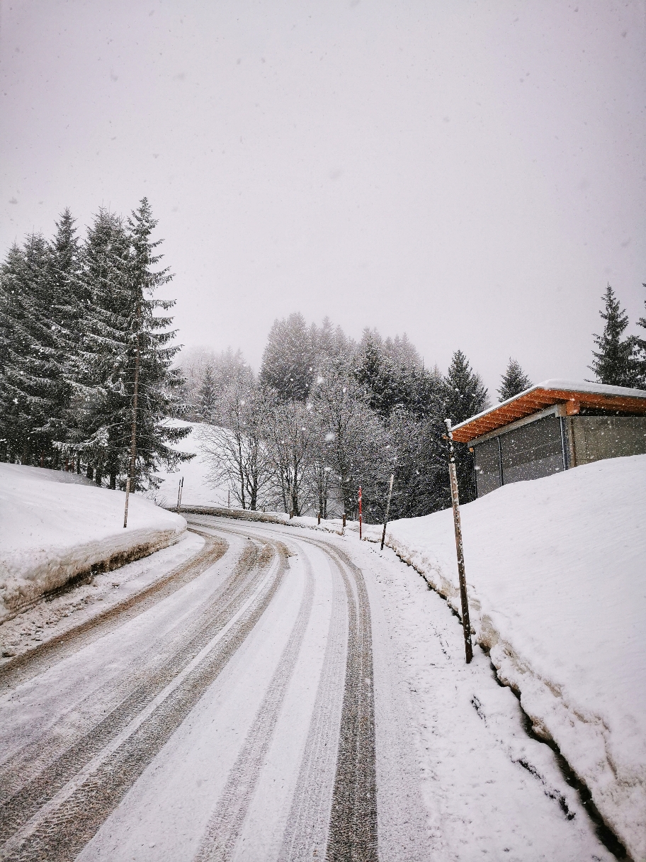 Morgens auf der Schwarzwassertalstraße
