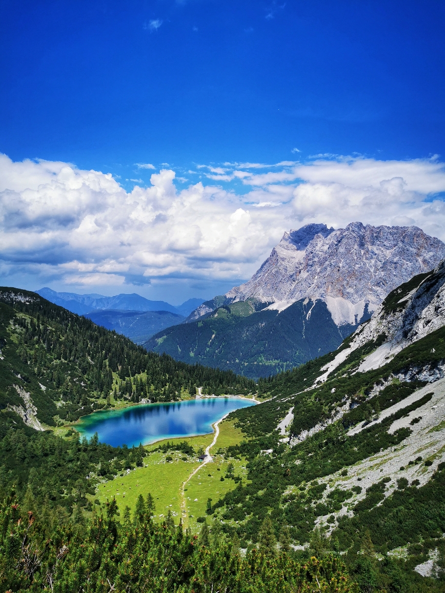Schöner kann eine Etappe nicht enden, Blick auf Seebensee und Zugspitze