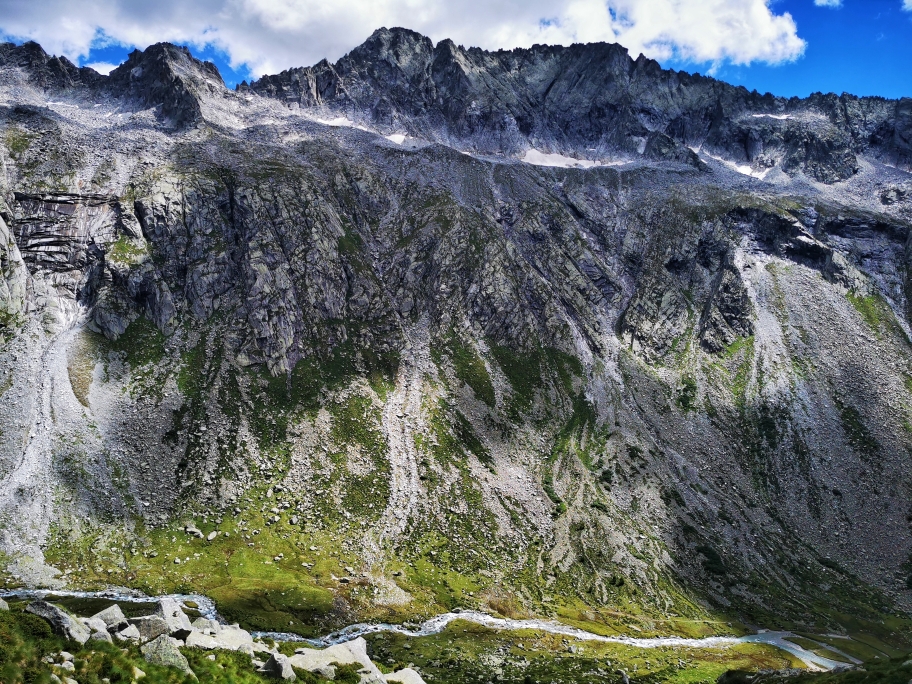 ... begleitet von traumhaften Ausblicken ins Tal...