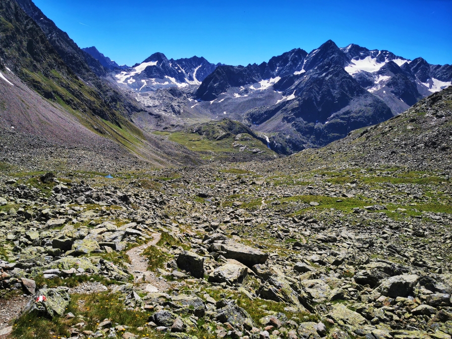Abstiegsweg mit Blick auf den Hohen Seeblaskogel (3.235m)