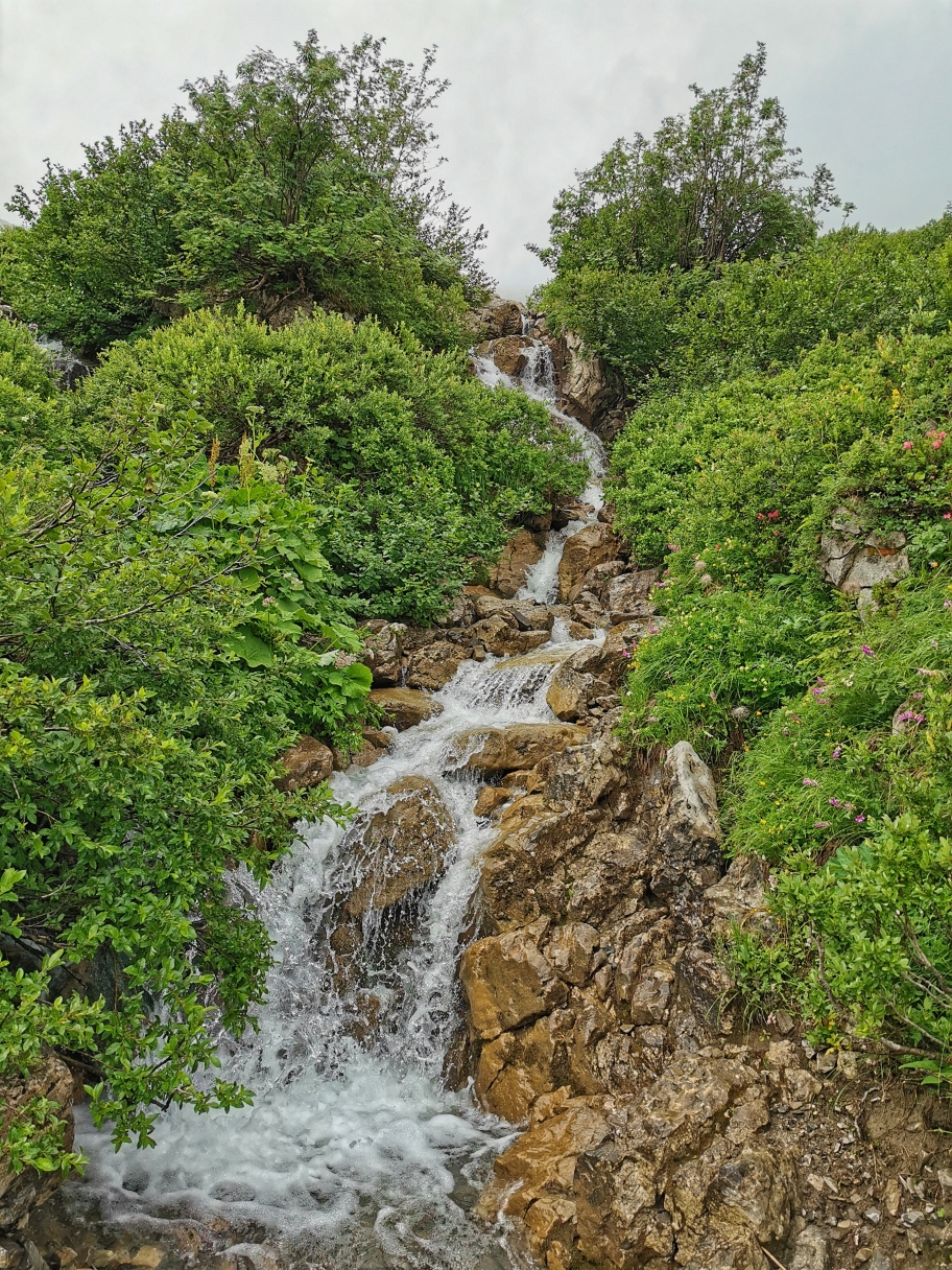 Kleiner Wasserfall auf dem Weg zum Widderstein 