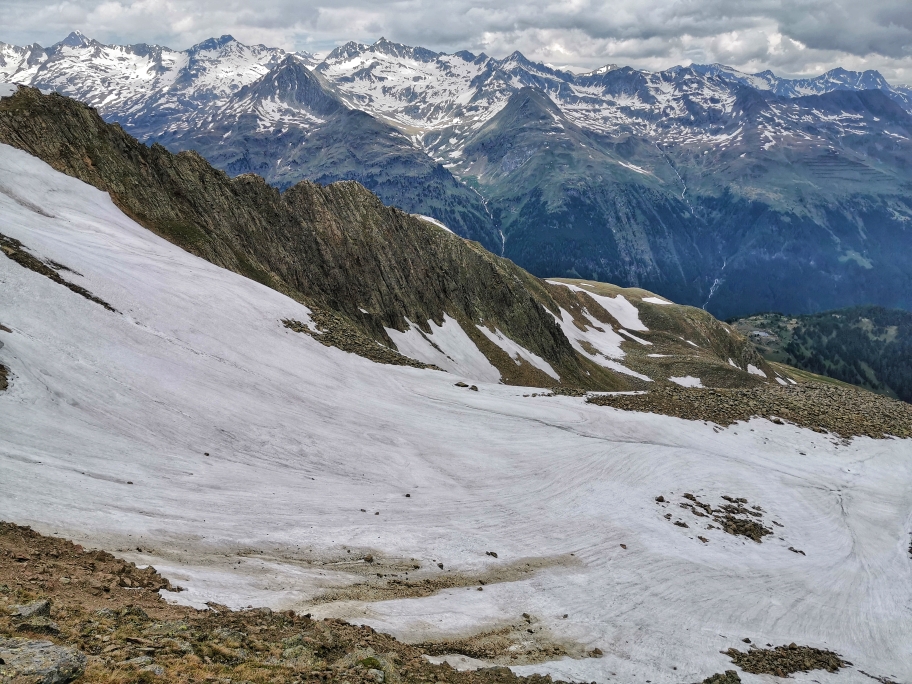 Die Nordflanke des Pfannhorn ist noch schneebedeckt