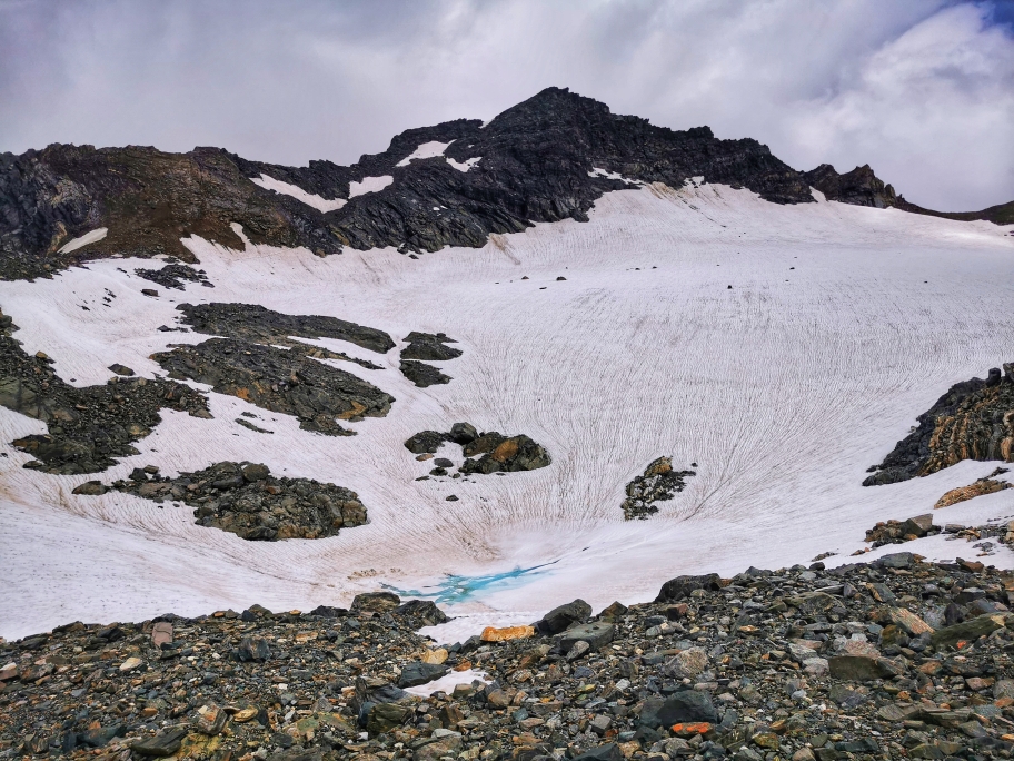 Blick auf den Gletscher und die Weißspitze beim Abstieg von der Seewandspitze