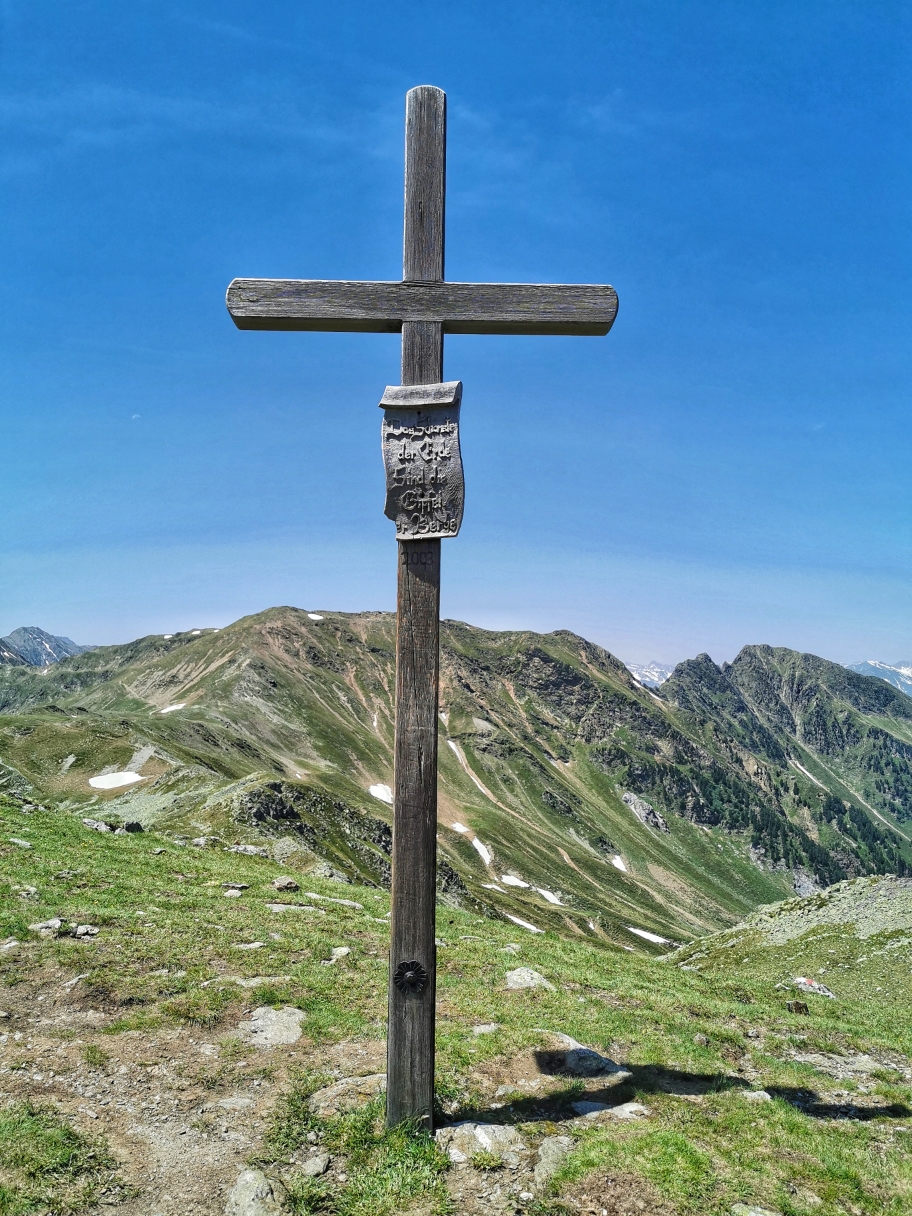 Am Gipfel des Gänsekragen 2.322m