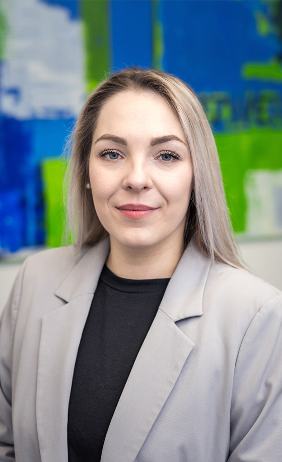NETZWERK Personalmanagement GmbH | Clarissa Qureshi - Niederlassungsleiterin Kirchheim / Teck has-shadow 