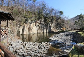やくの玄武岩公園