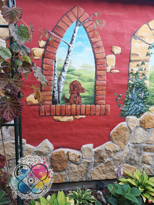 Wandmalerei Detailansicht - Fenster mit Hund und Landschaft