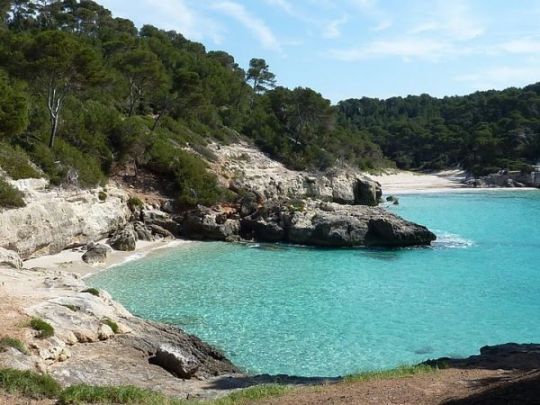 Im Vordergrund Cala Mitjaneta - Im Hintergrund Cala Mitjana