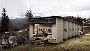 Das Team von Viva Disentis mit Stefan Schwenke, Judith Huonder, Hans Möckli, Corinne Staub und Michel Pola vor der Kulisse von Kloster und Ort Disientis. Foto: Dany Deflorin