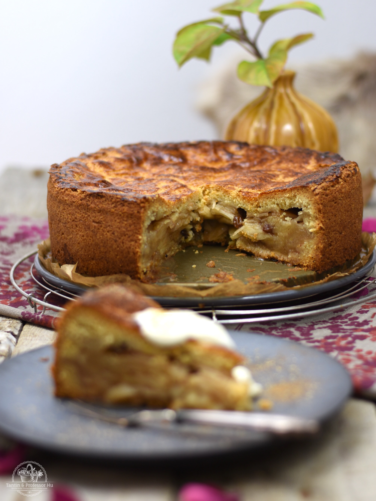 Gedeckter Apfelkuchen mit Rosinen &amp; Zimt - KITCHEN WITH A VIEW