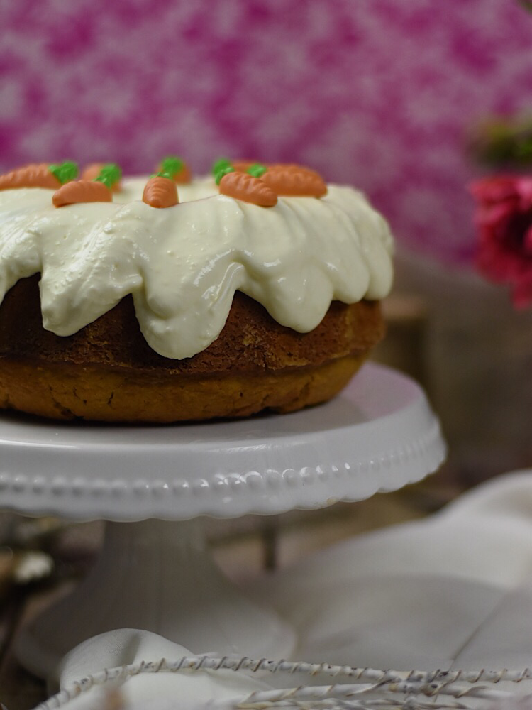 Apfel-Möhren-Gugel mit Frischkäse-Frosting