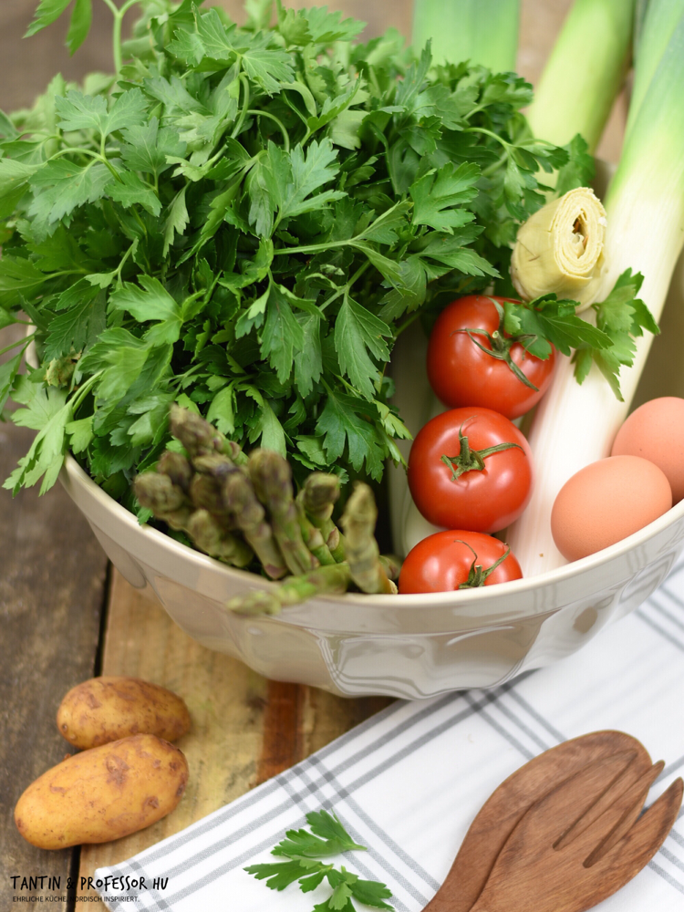 Spargel-Artischocken-Salat mit Kapern-Ei-Dressing