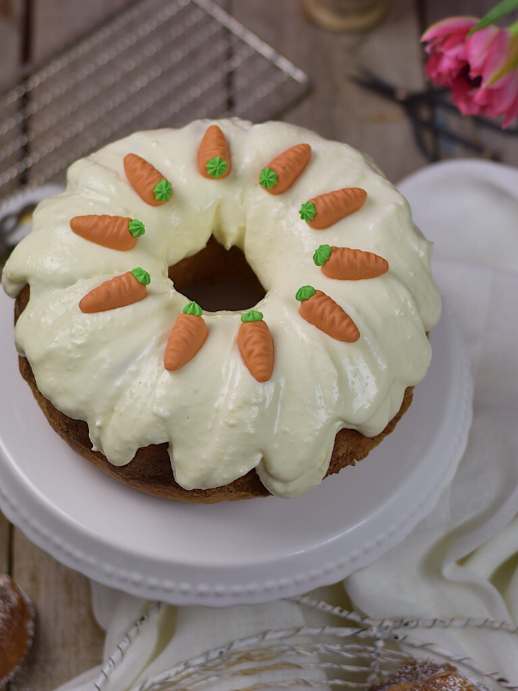 Apfel-Möhren-Gugel mit Frischkäse-Frosting