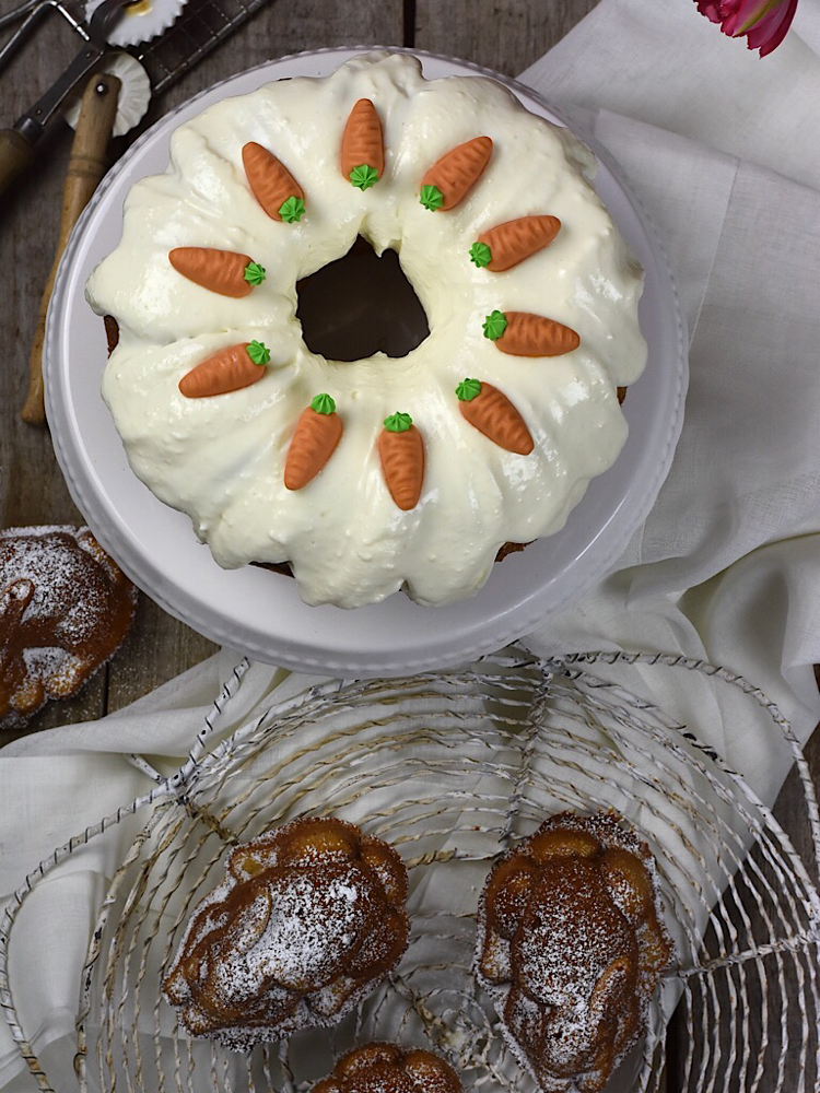 Apfel-Möhren-Gugel mit Frischkäse-Frosting