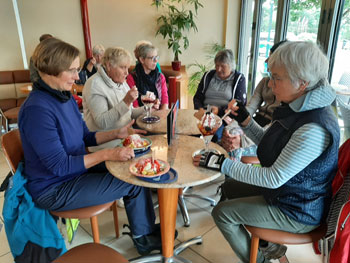 Im Eis-Café Cini