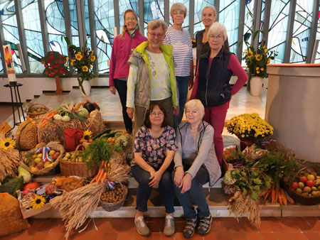 Schmücken der Michaeliskirche zum Erntedankfest