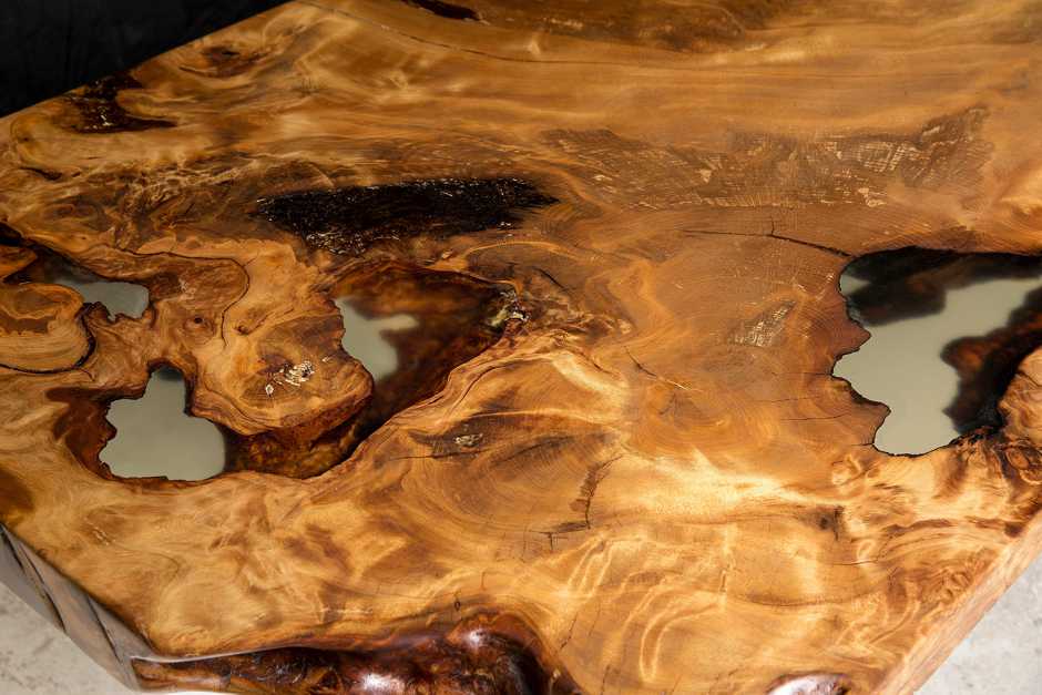 Edle Möbel Holztische und Esstische als Anlage aus seltenem tausendjährigem Kauri Wurzelholz, hochwertige Massivholztische als Erbstücke